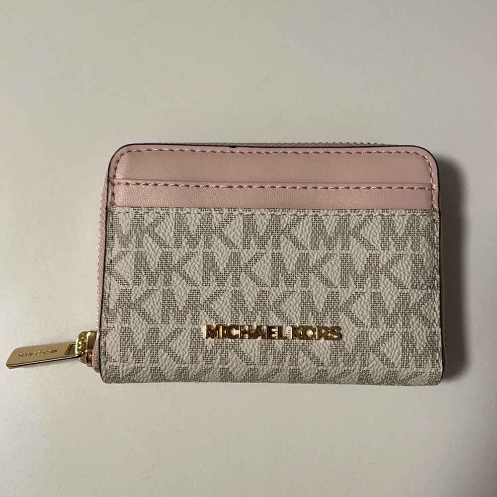 Micheal Kors Jet Set Small Zip Around Card Case